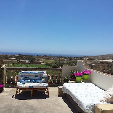 Katalina House * Għajnsielem