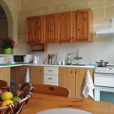 Katalina House Għajnsielem