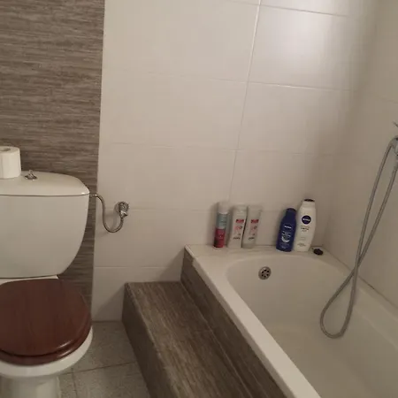 Katalina House בית הארחה *
